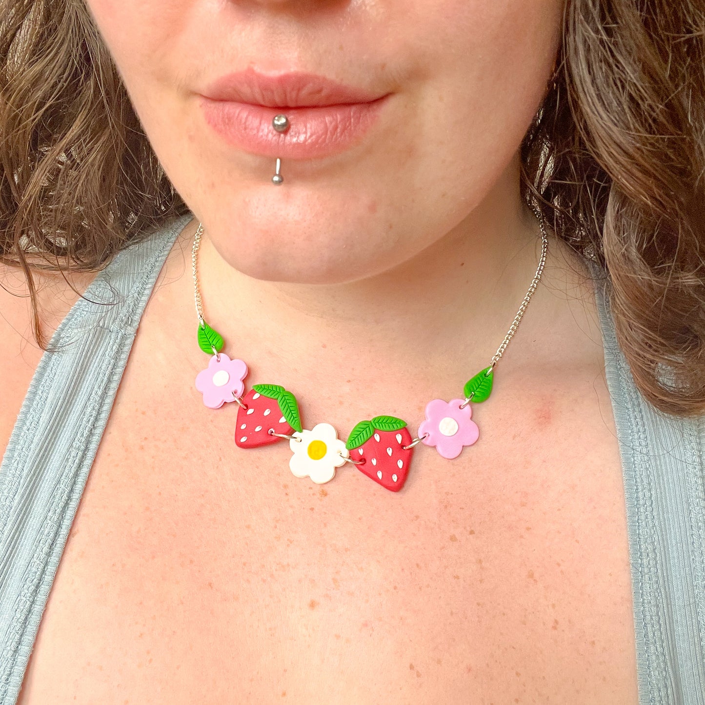 Strawberry and daisy summer choker